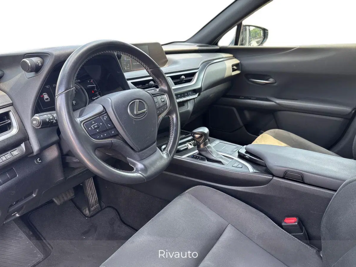 Lexus UX usata a Como (7)