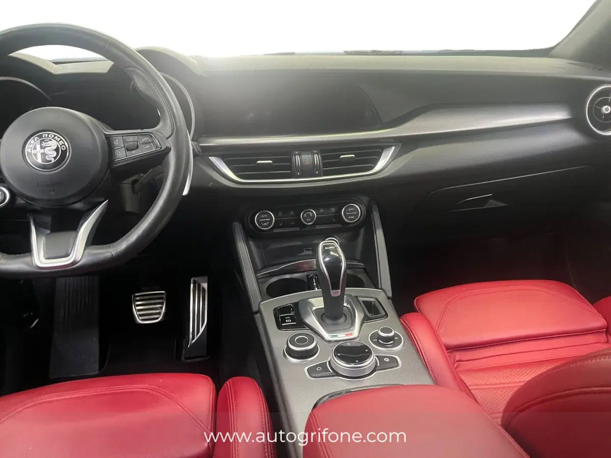 Alfa Romeo Stelvio usata a Modena (11)