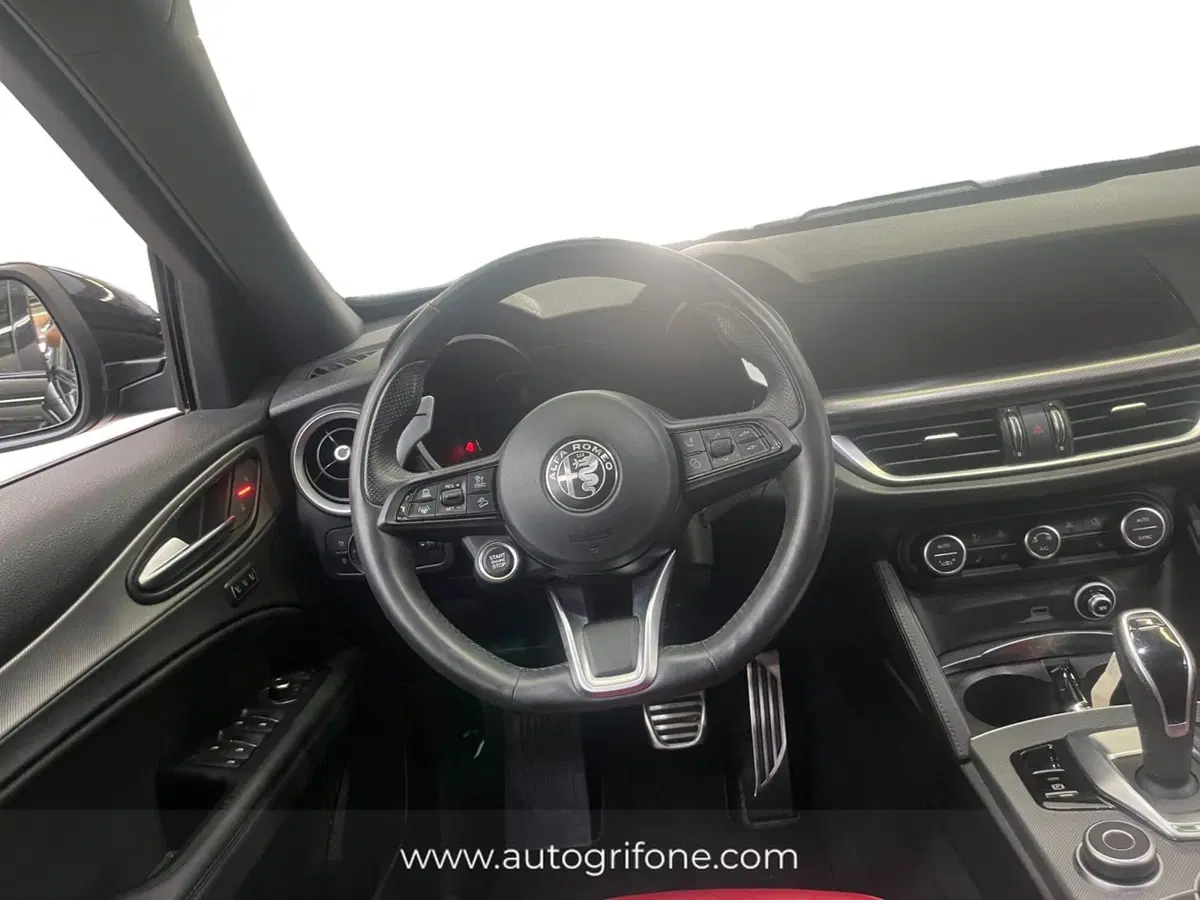 Alfa Romeo Stelvio usata a Modena (12)