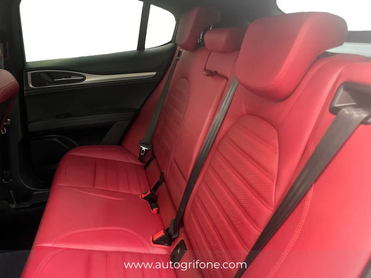 Alfa Romeo Stelvio usata a Modena (13)