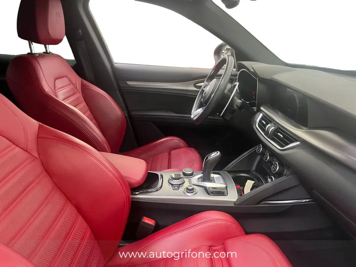 Alfa Romeo Stelvio usata a Modena (15)