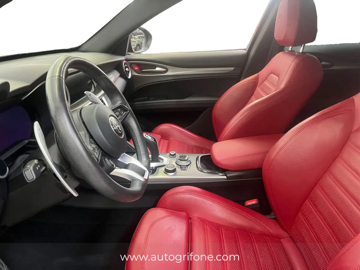 Alfa Romeo Stelvio usata a Modena (9)