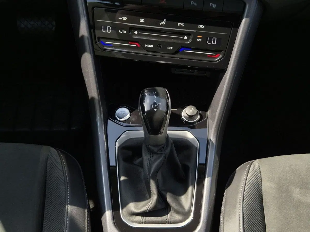 Volkswagen T-Roc usata  (10)