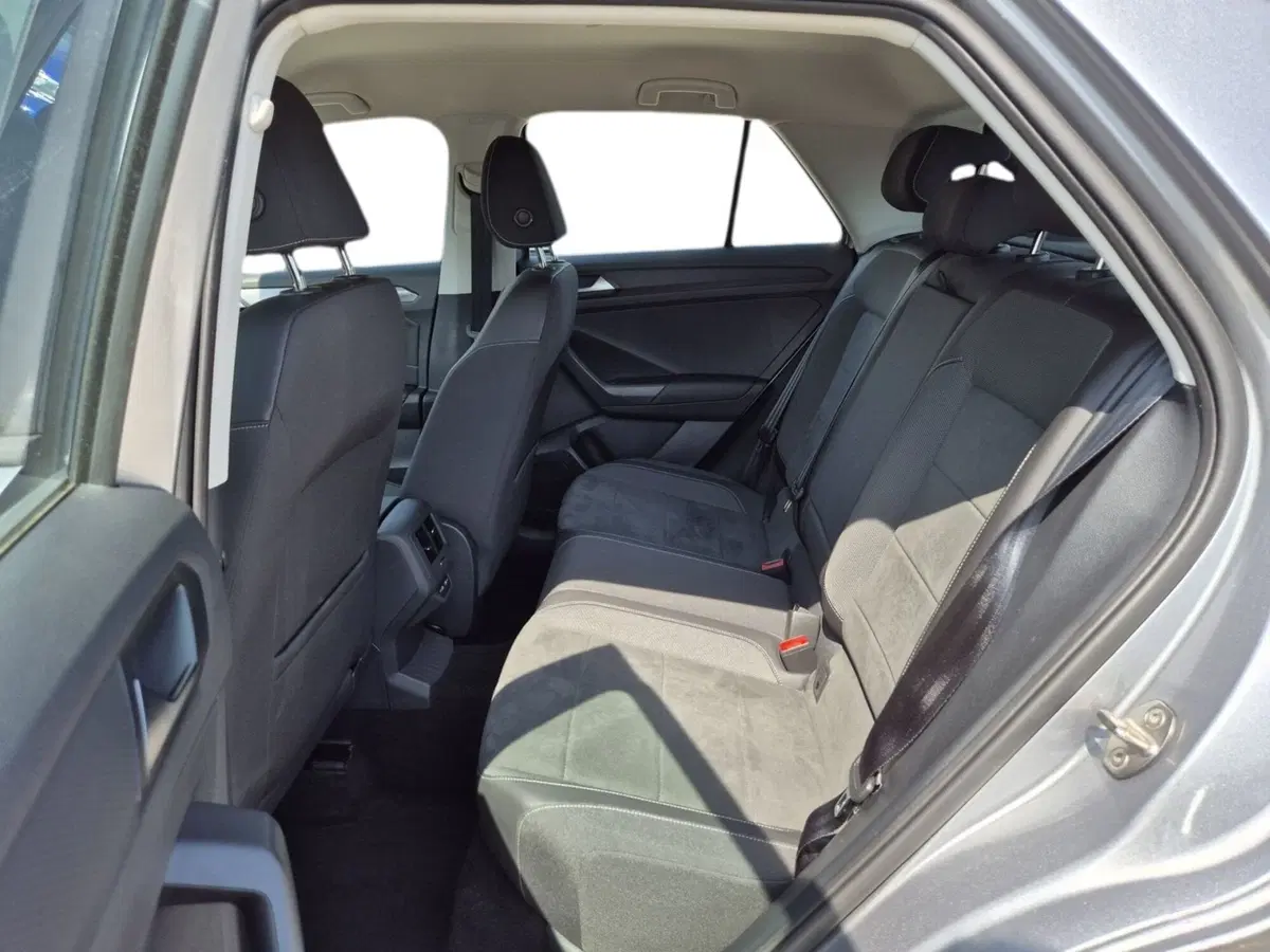 Volkswagen T-Roc usata  (7)
