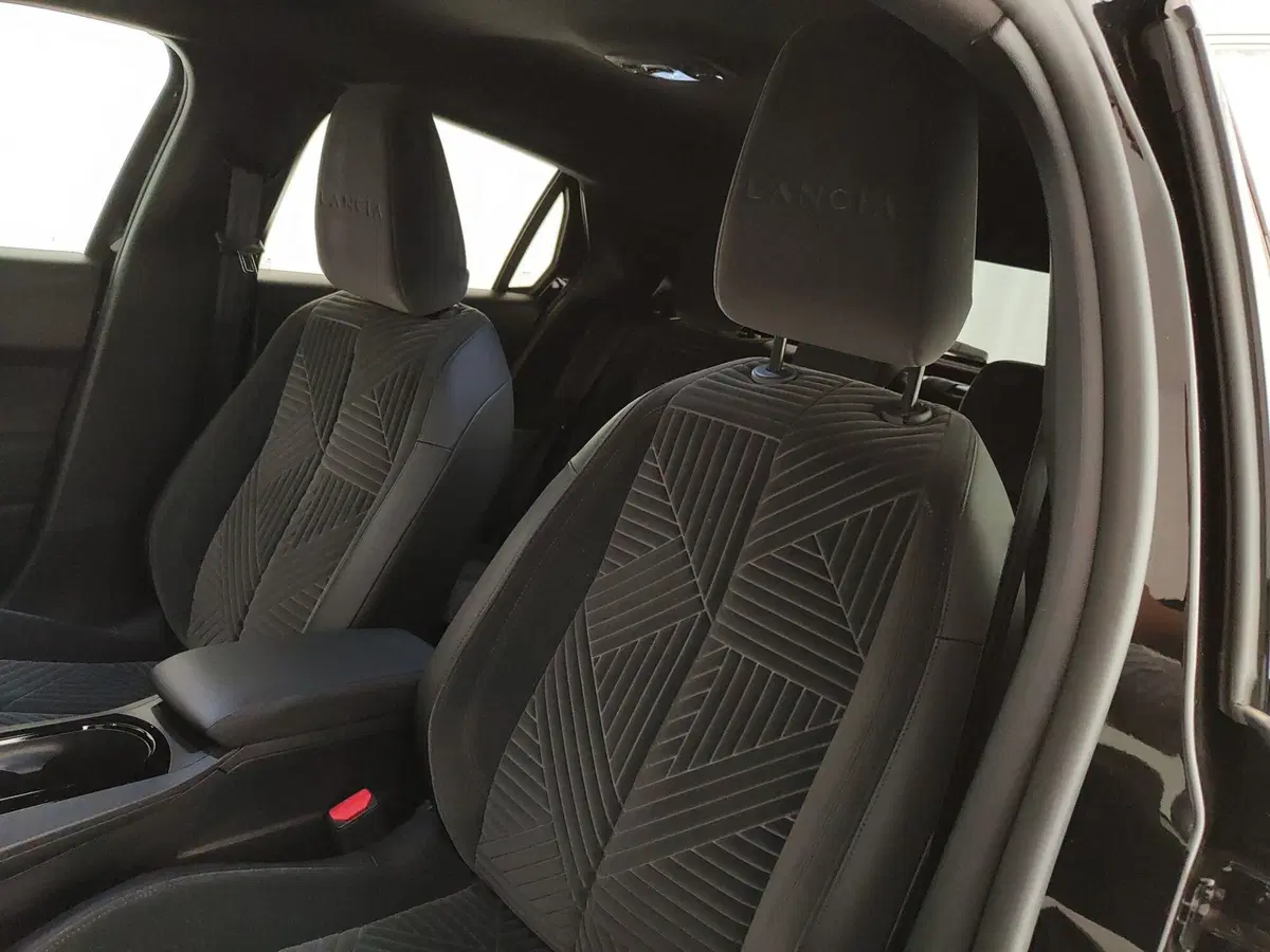 Lancia Ypsilon usata a Caserta (17)