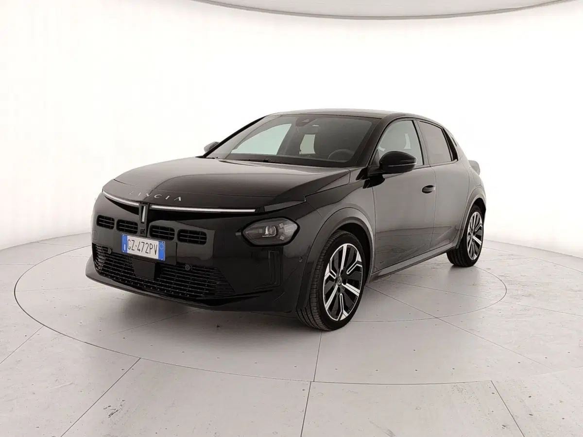 Lancia Ypsilon usata a Caserta (3)