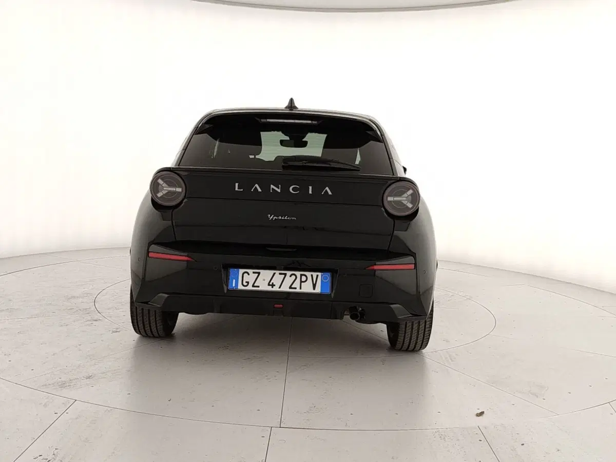Lancia Ypsilon usata a Caserta (5)