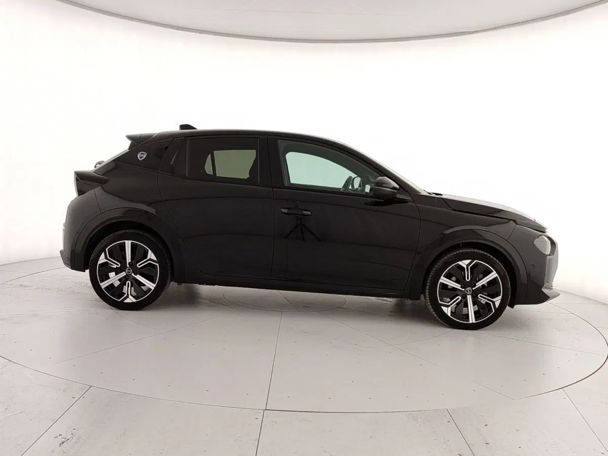 Lancia Ypsilon usata a Caserta (7)