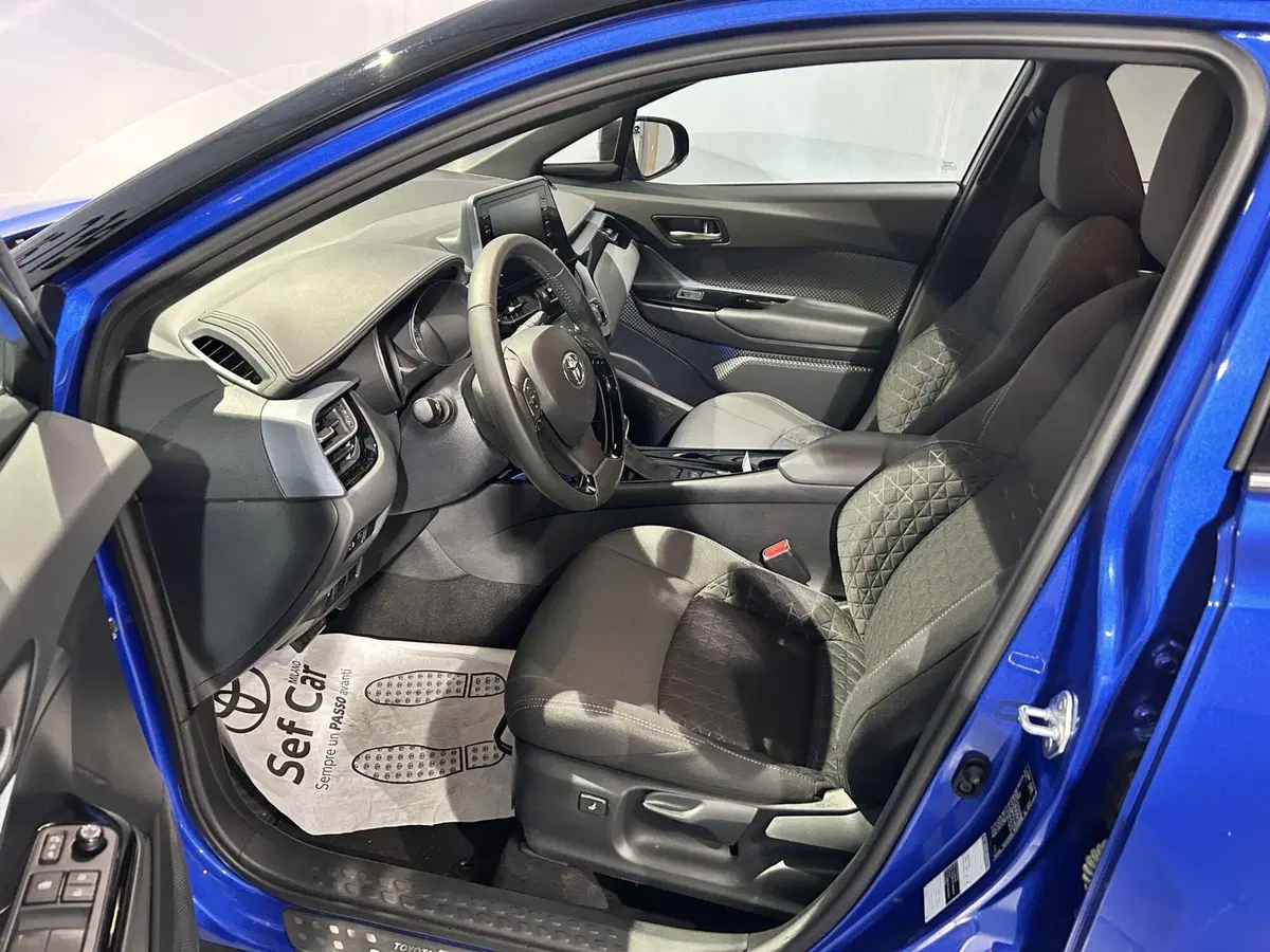 Toyota Toyota C-HR usata a Milano (11)