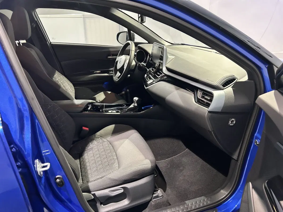 Toyota Toyota C-HR usata a Milano (6)