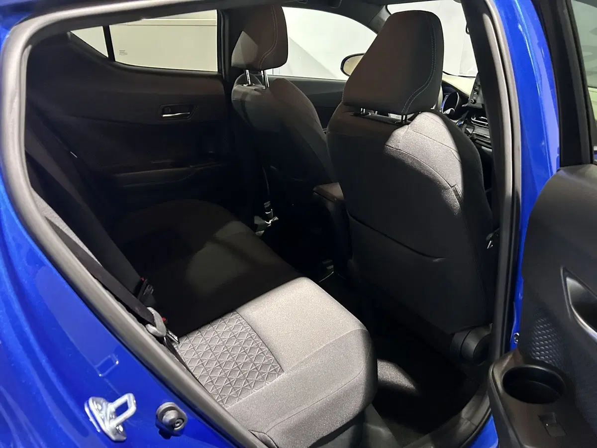 Toyota Toyota C-HR usata a Milano (7)