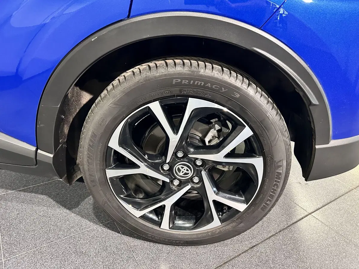 Toyota Toyota C-HR usata a Milano (8)