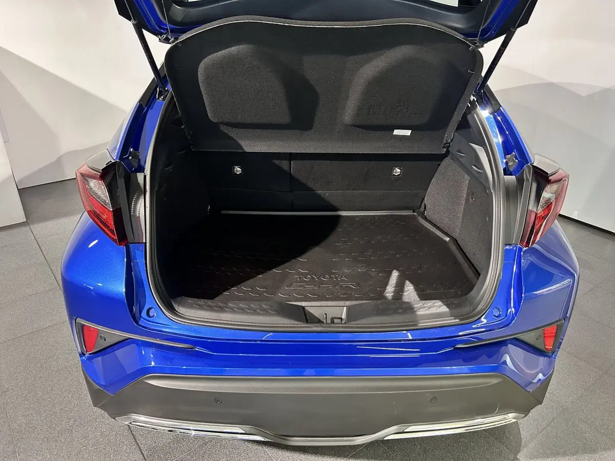 Toyota Toyota C-HR usata a Milano (9)