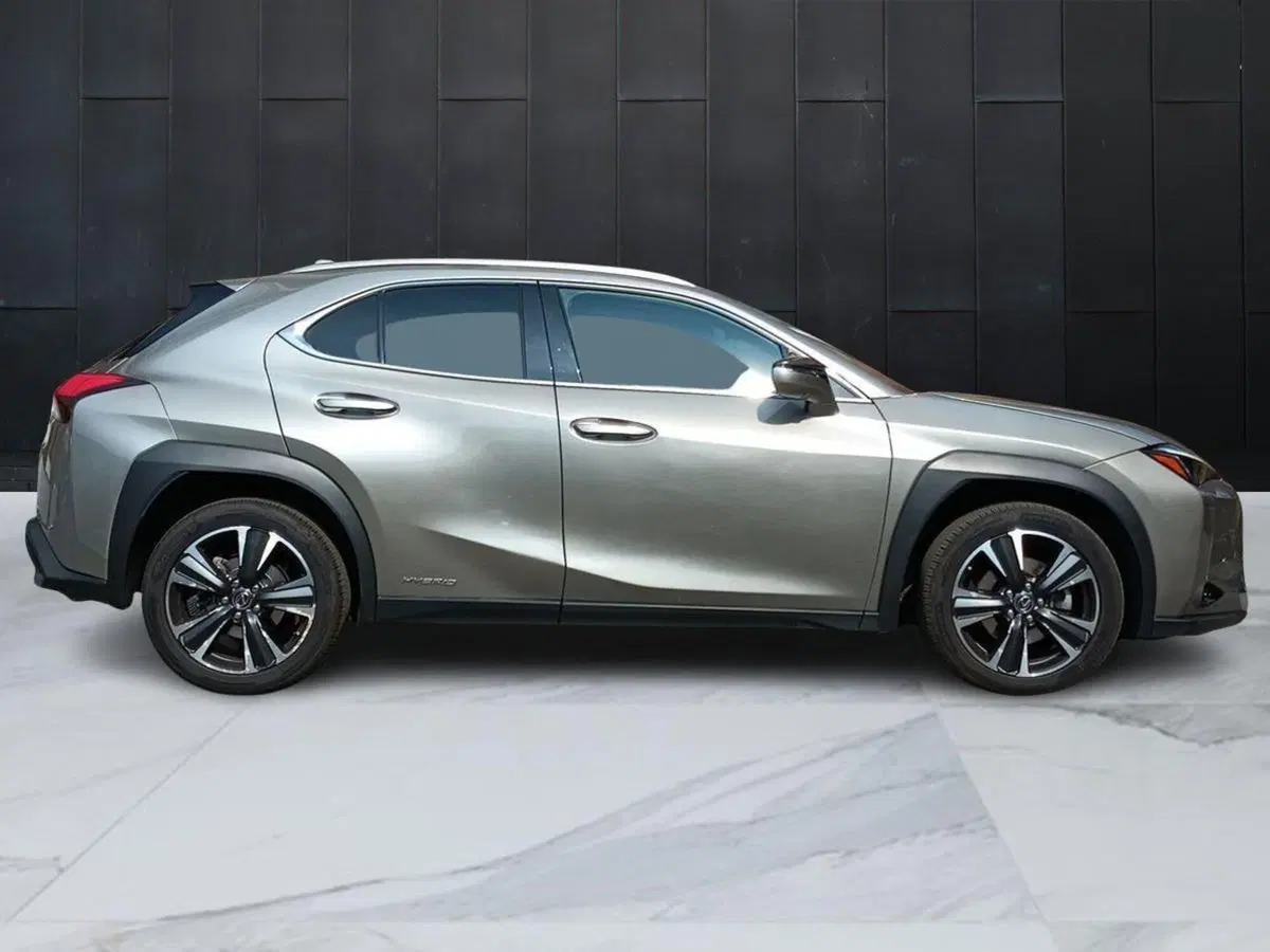 Lexus UX usata a Milano (4)