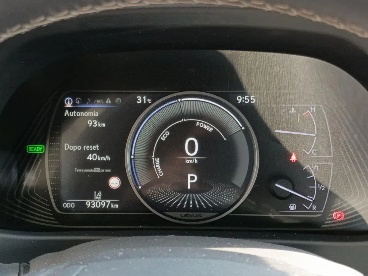 Lexus UX usata a Milano (9)