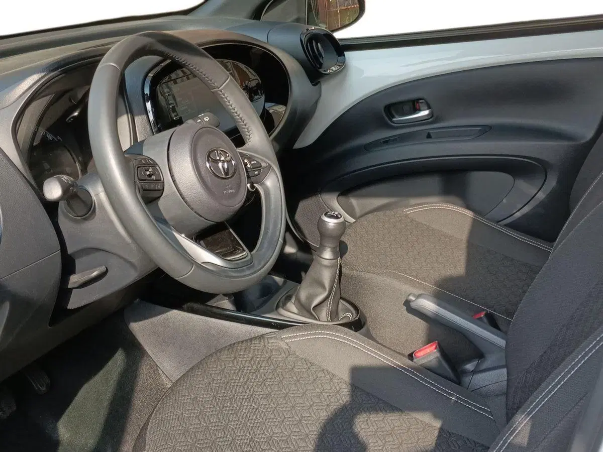 Toyota Aygo X usata a Milano (7)
