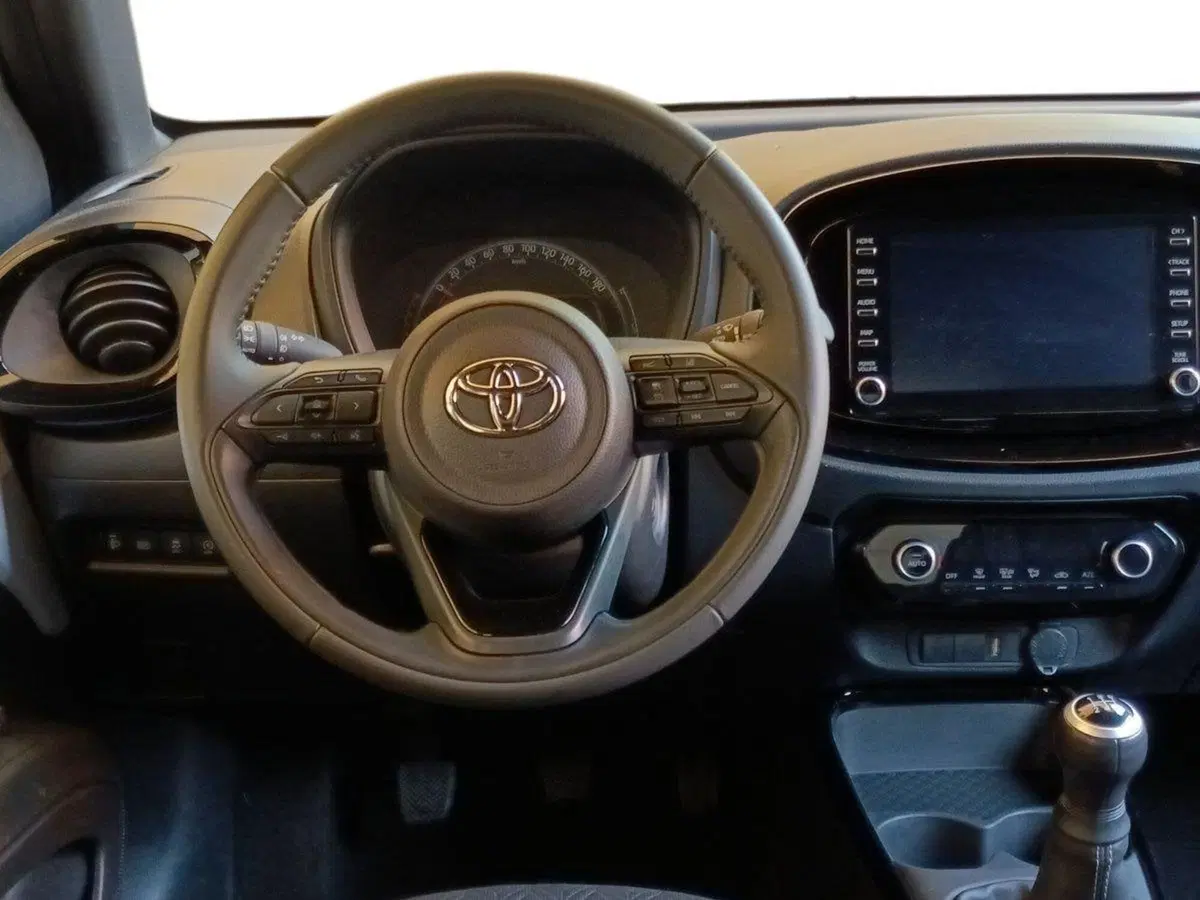 Toyota Aygo X usata a Milano (8)