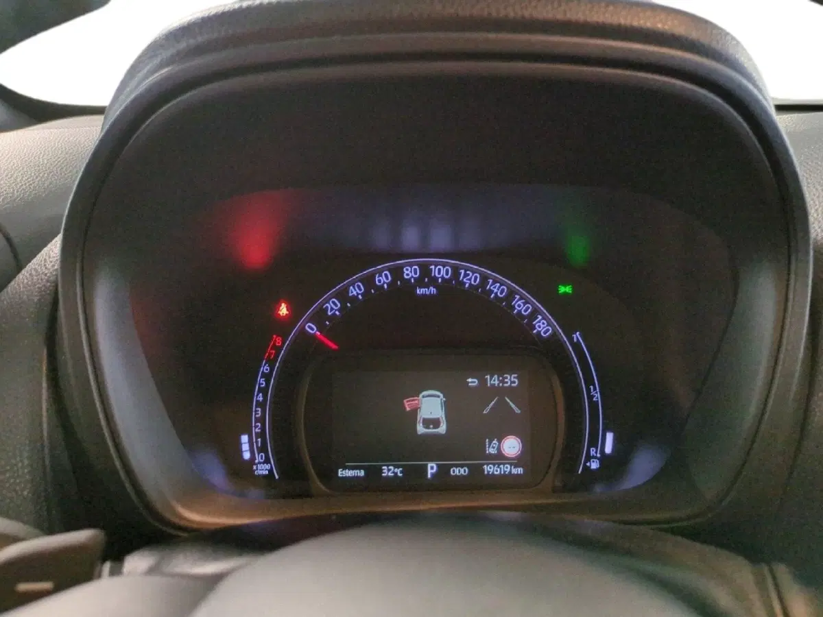 Toyota Aygo X usata a Milano (12)
