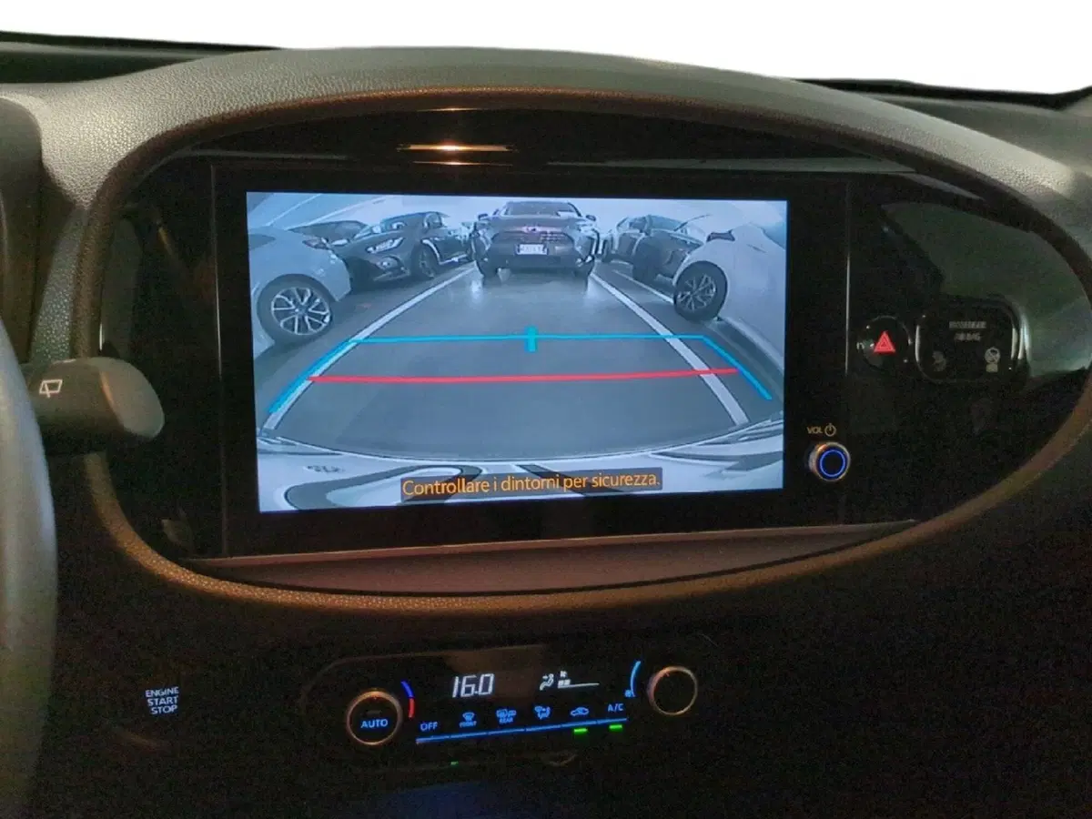 Toyota Aygo X usata a Milano (14)