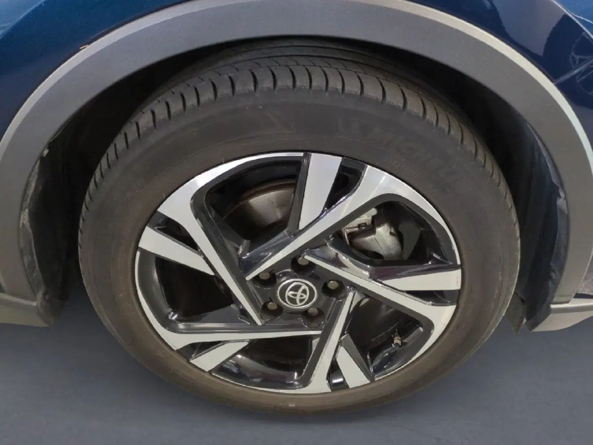 Toyota Toyota C-HR usata a Milano (10)