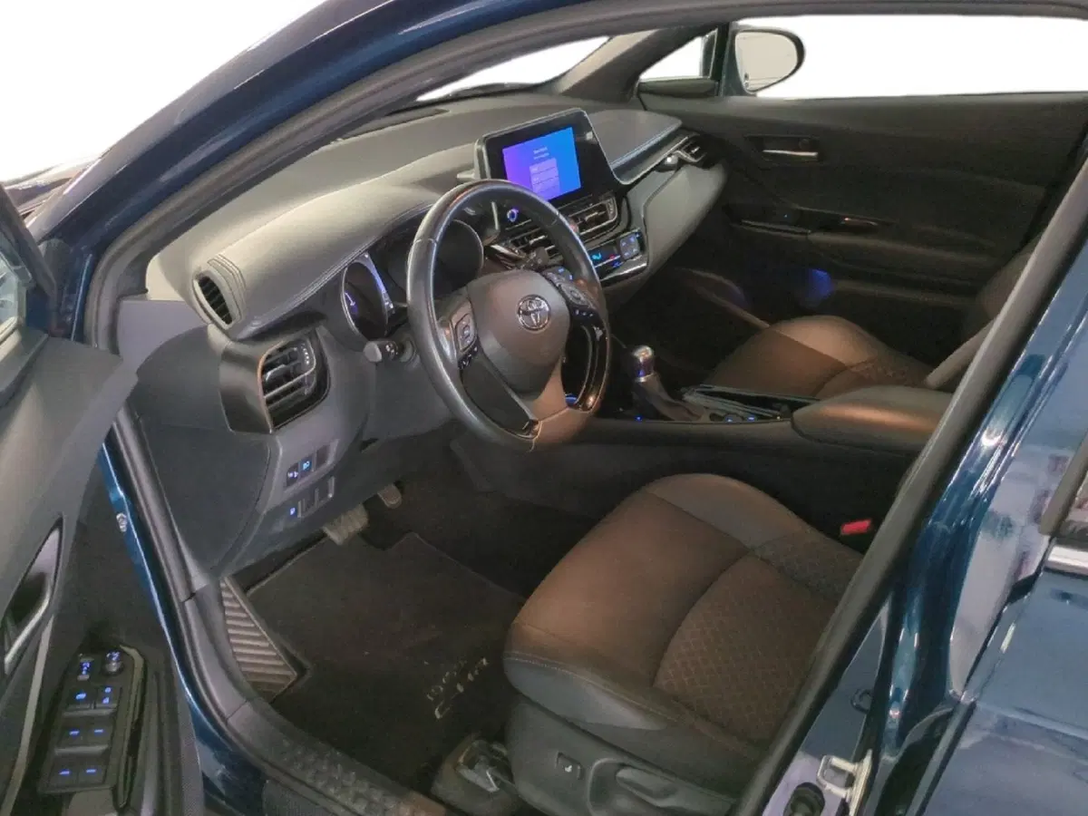 Toyota Toyota C-HR usata a Milano (12)