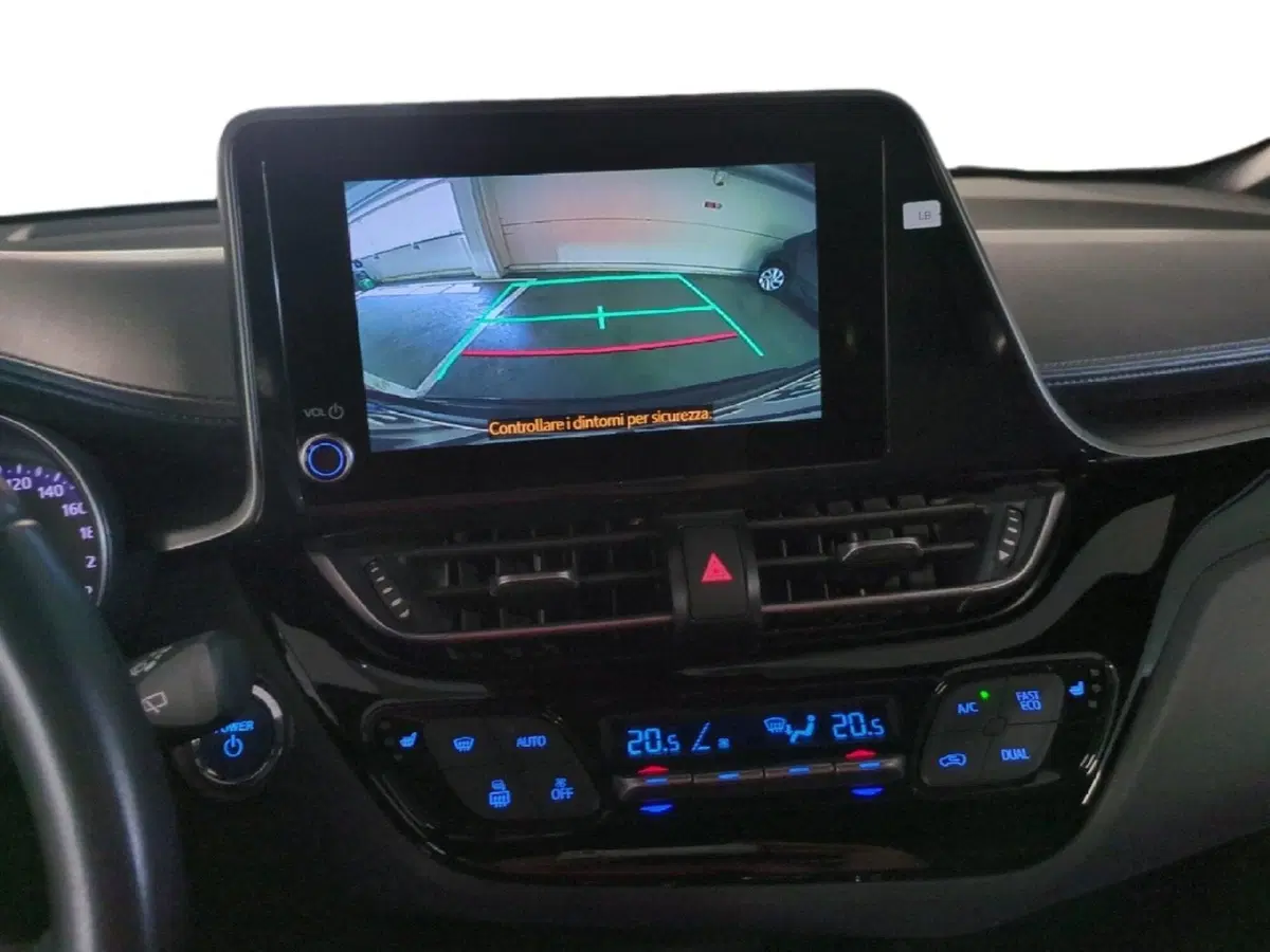 Toyota Toyota C-HR usata a Milano (17)