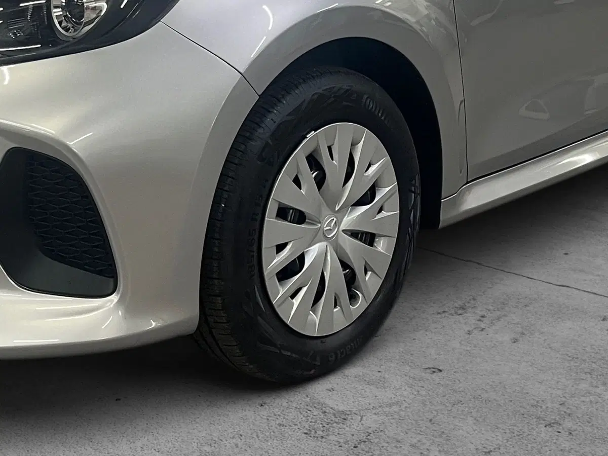 Mazda Mazda2 Hybrid nuova a Bergamo (7)