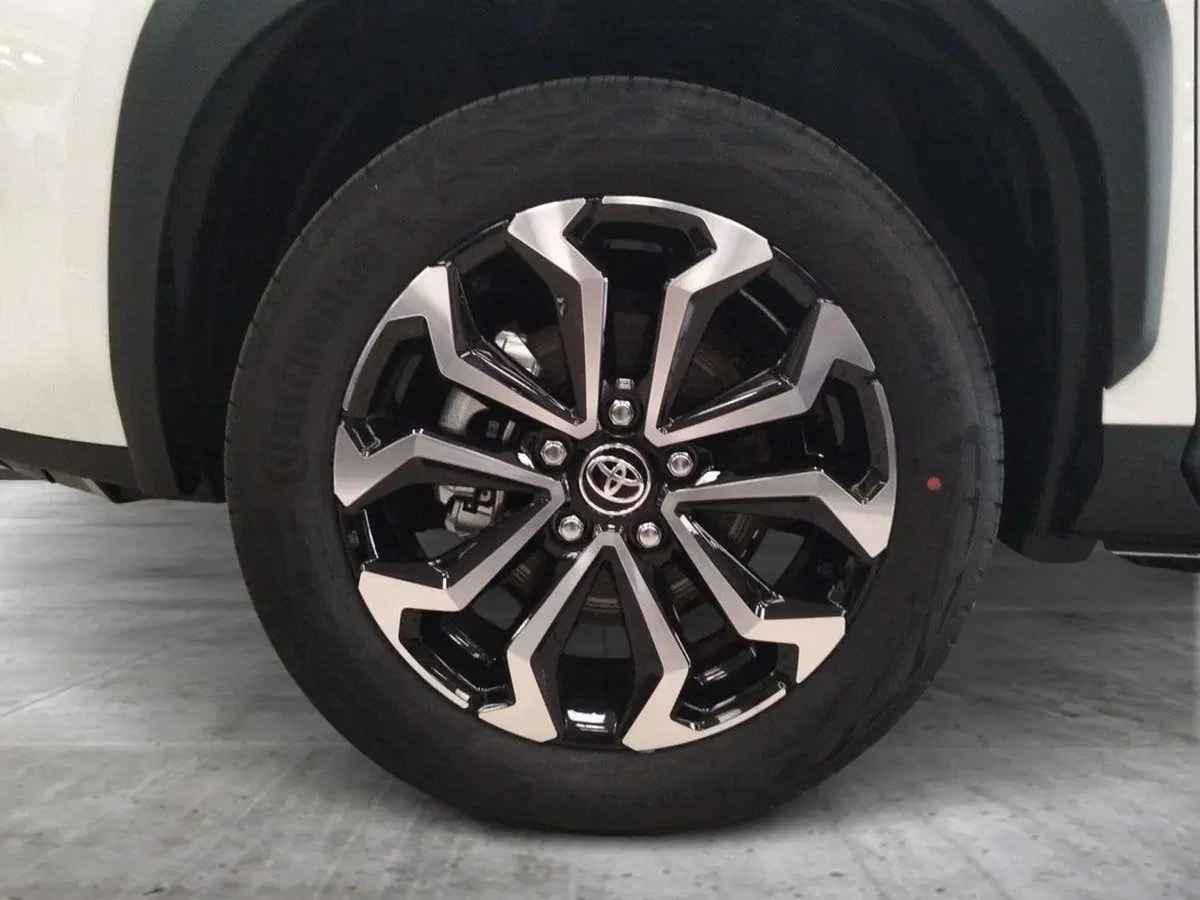 Toyota Yaris Cross nuova a Roma (12)