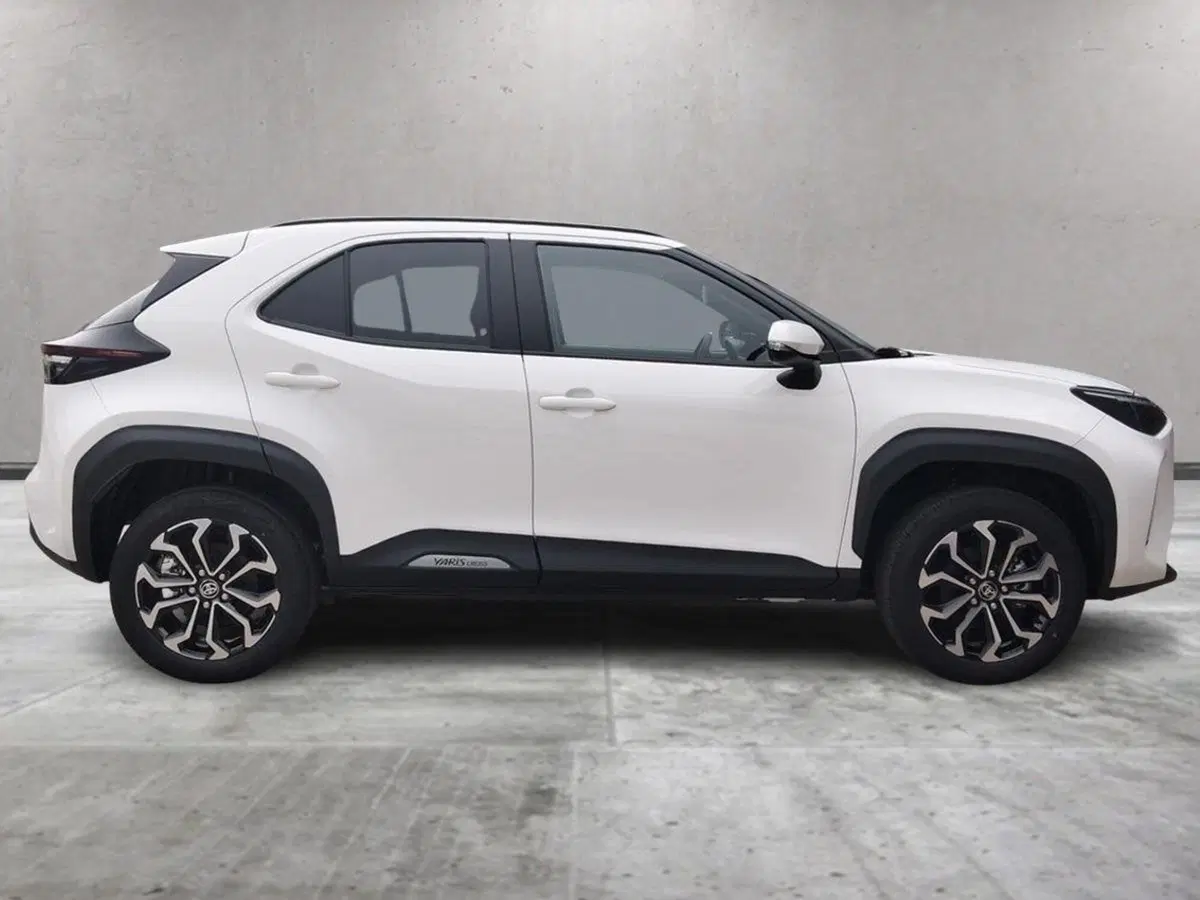 Toyota Yaris Cross nuova a Roma (3)