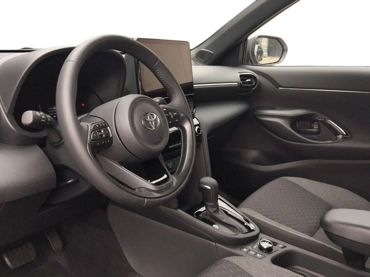 Toyota Yaris Cross nuova a Roma (5)