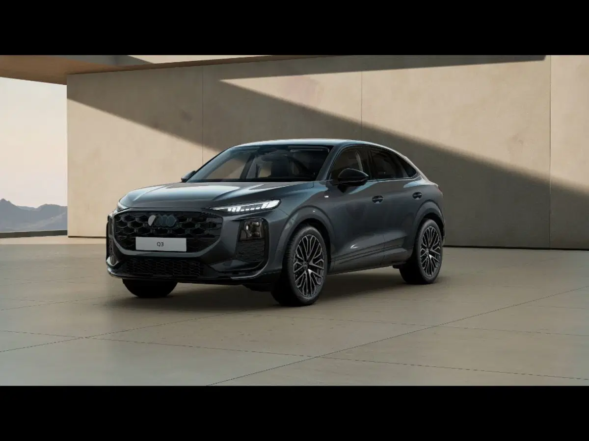 Audi Q3 Sportback nuova a Livorno