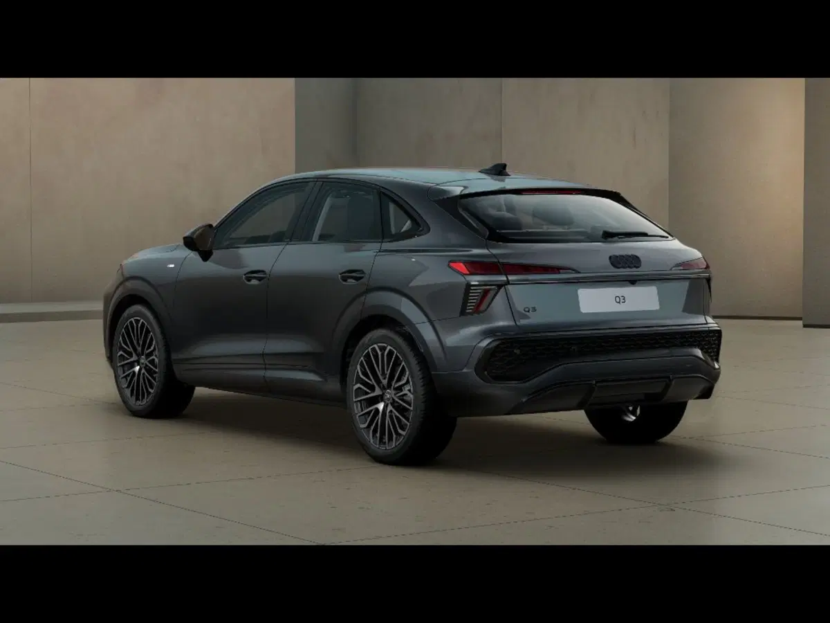 Audi Q3 Sportback nuova a Livorno (3)