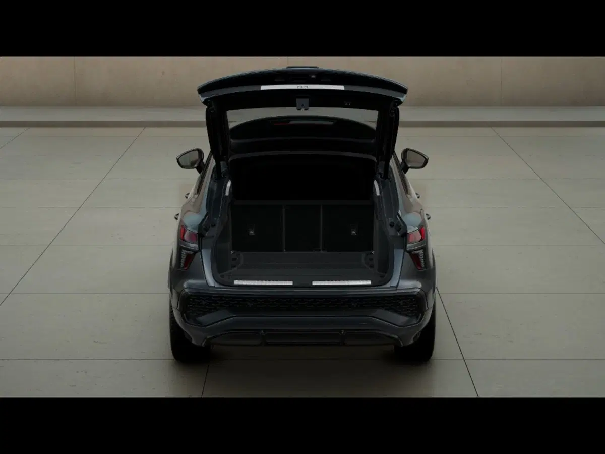 Audi Q3 Sportback nuova a Livorno (5)