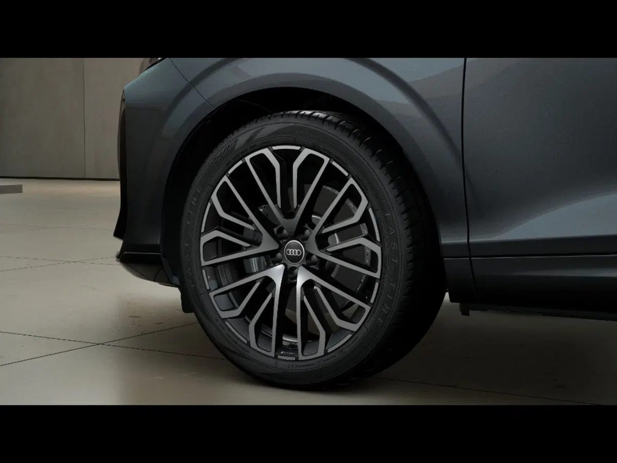 Audi Q3 Sportback nuova a Livorno (7)