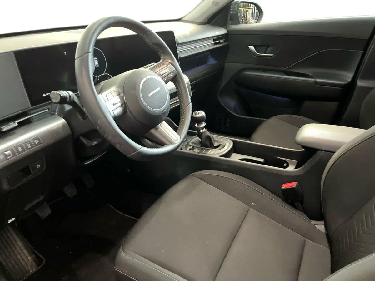 Hyundai Kona usata a Bari (10)