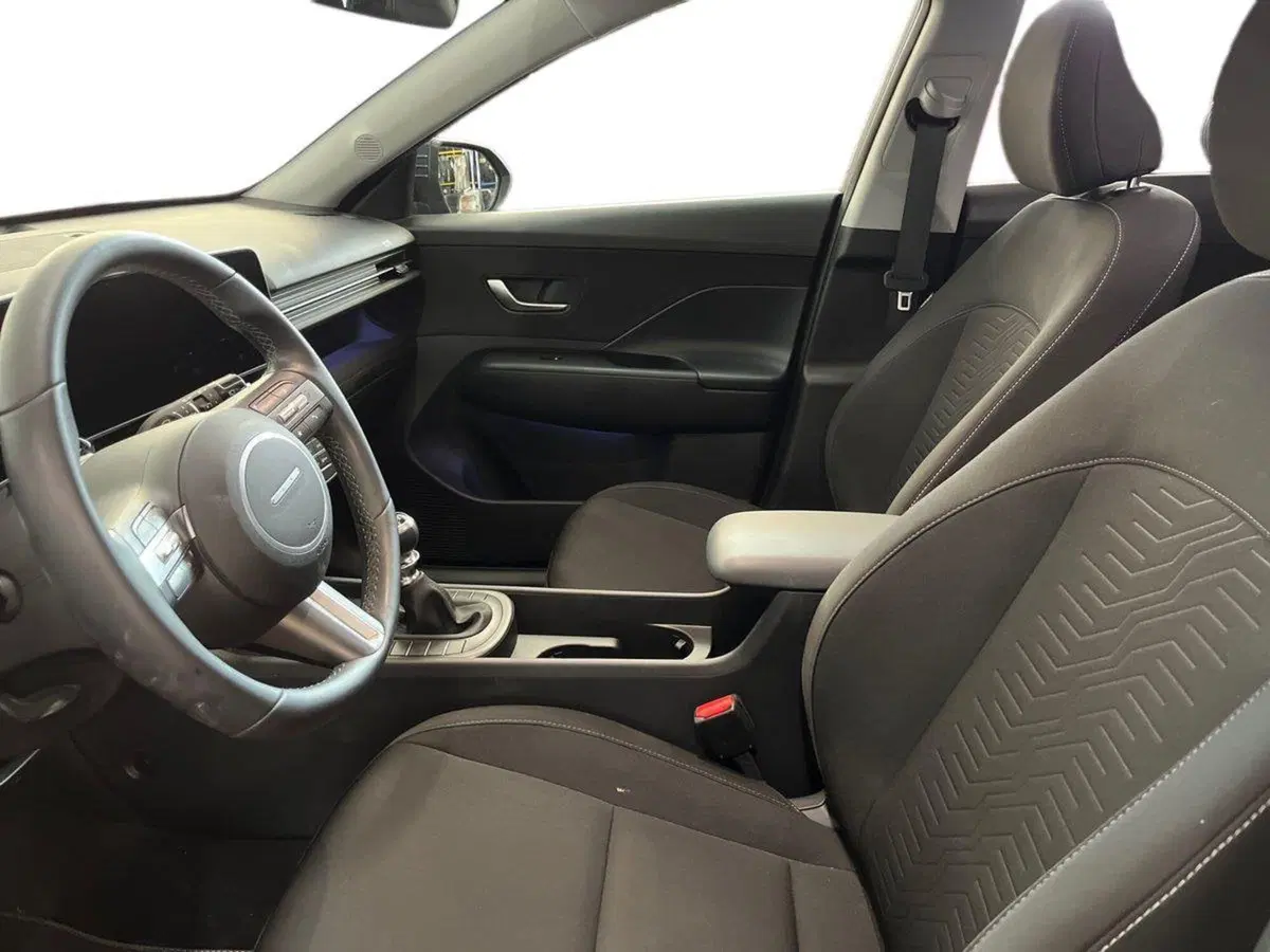 Hyundai Kona usata a Bari (7)