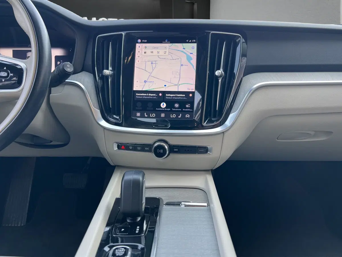 Volvo V60 Cross Country usata a Cosenza (16)