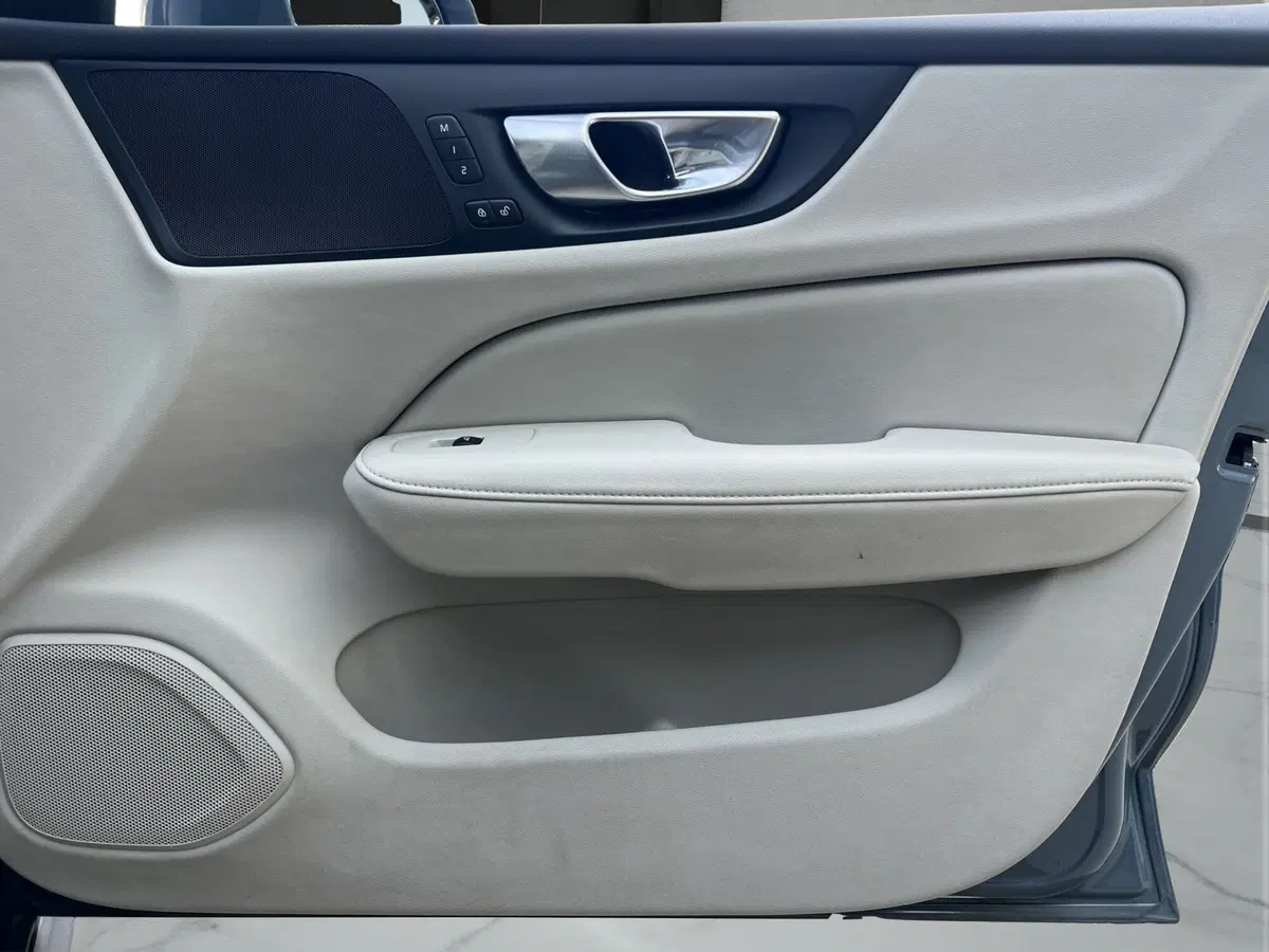 Volvo V60 Cross Country usata a Cosenza (17)