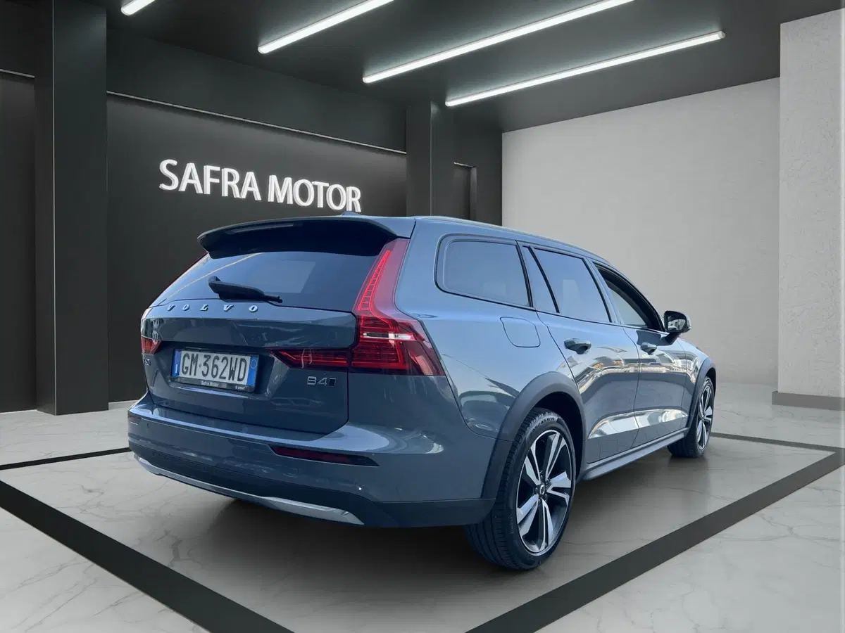 Volvo V60 Cross Country usata a Cosenza (7)