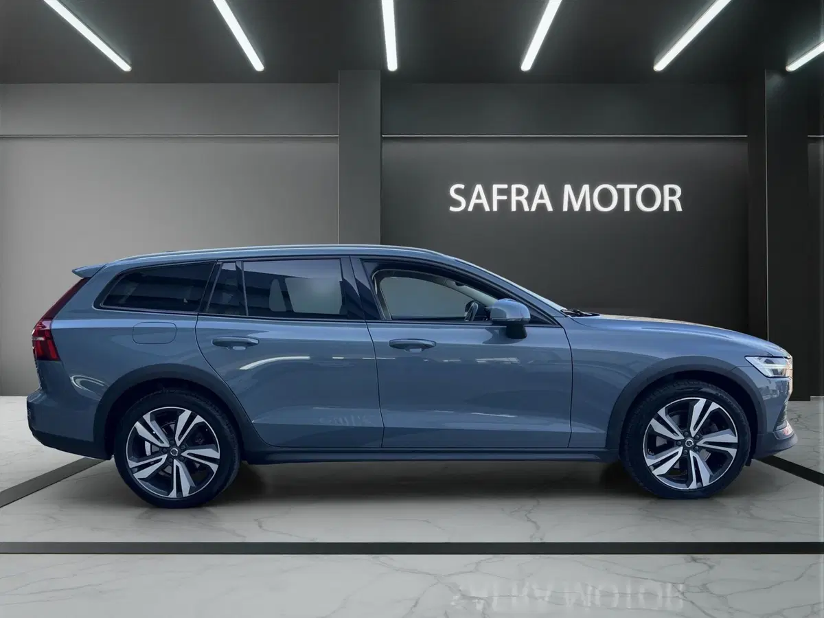 Volvo V60 Cross Country usata a Cosenza (8)
