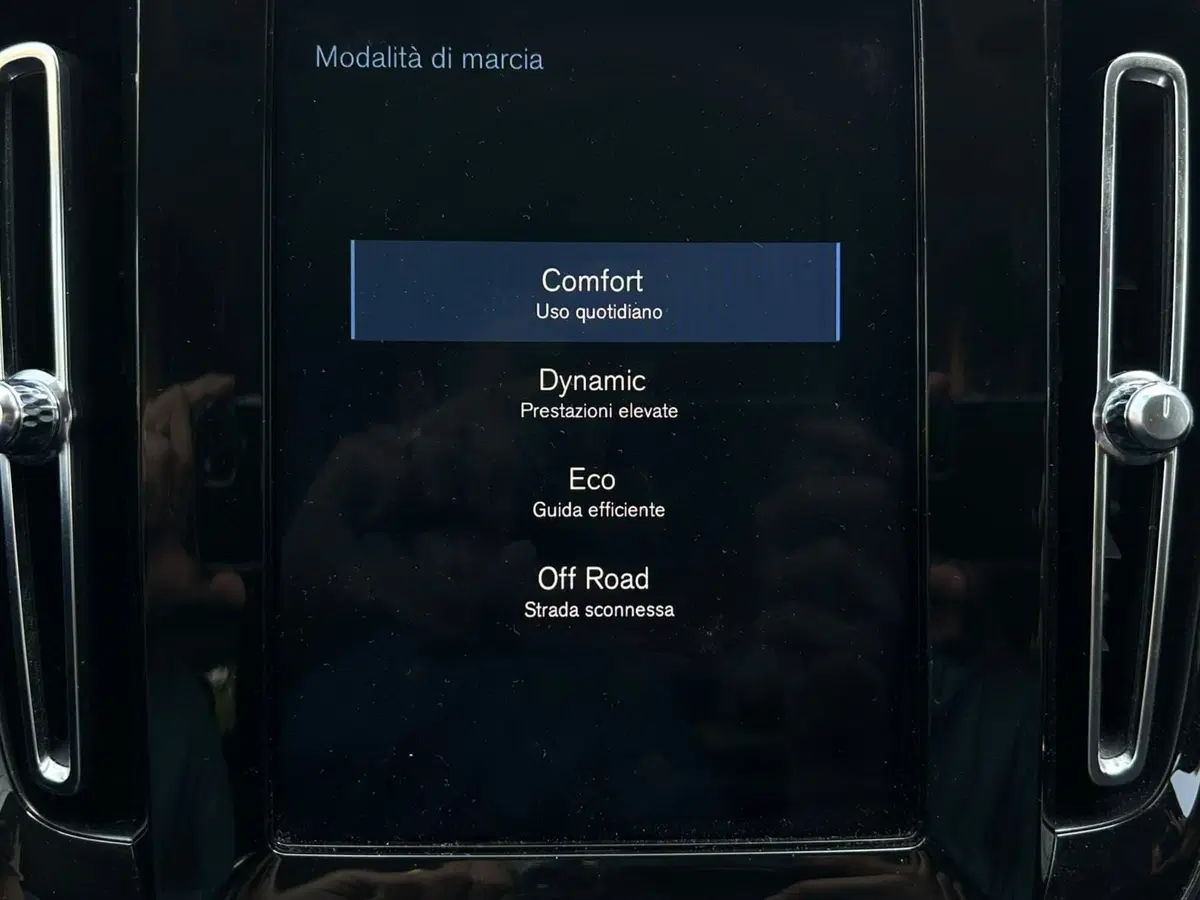 Volvo XC40 usata a Como (12)
