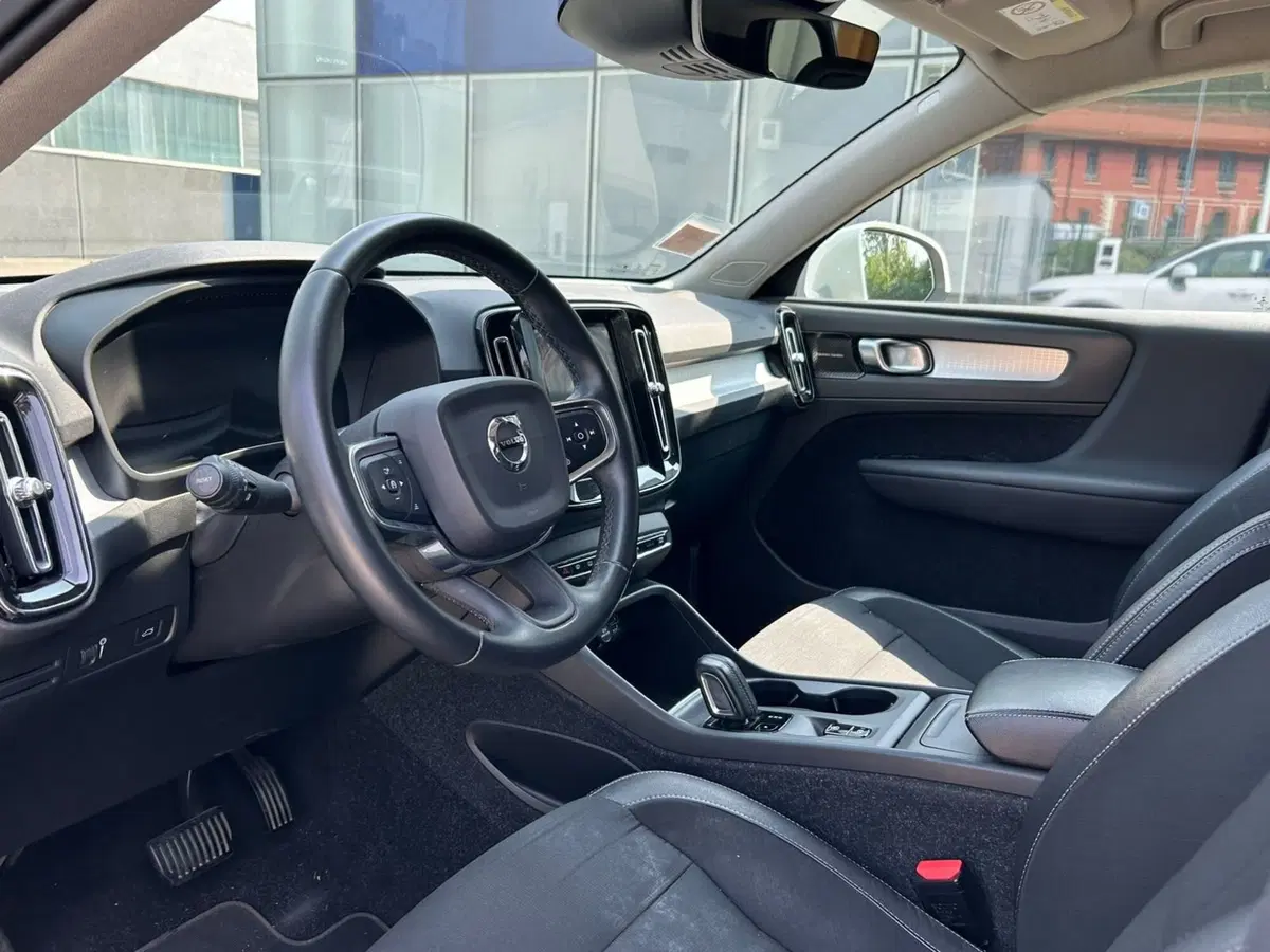 Volvo XC40 usata a Como (9)