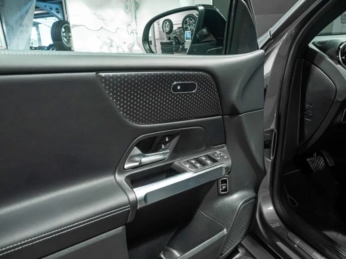 Mercedes-Benz GLB nuova a Ancona (11)