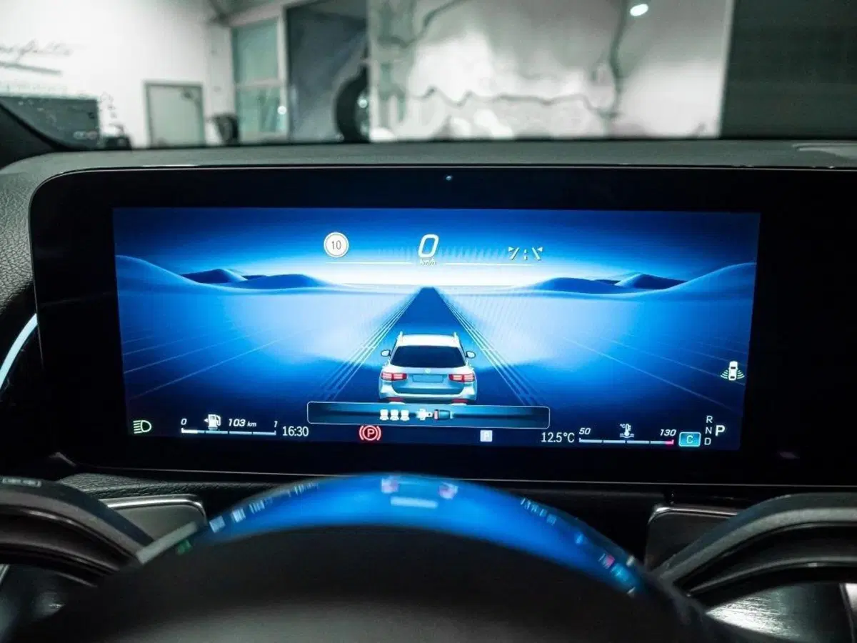 Mercedes-Benz GLB nuova a Ancona (15)