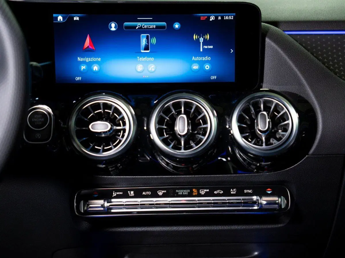 Mercedes-Benz GLA SUV nuova a Ancona (11)
