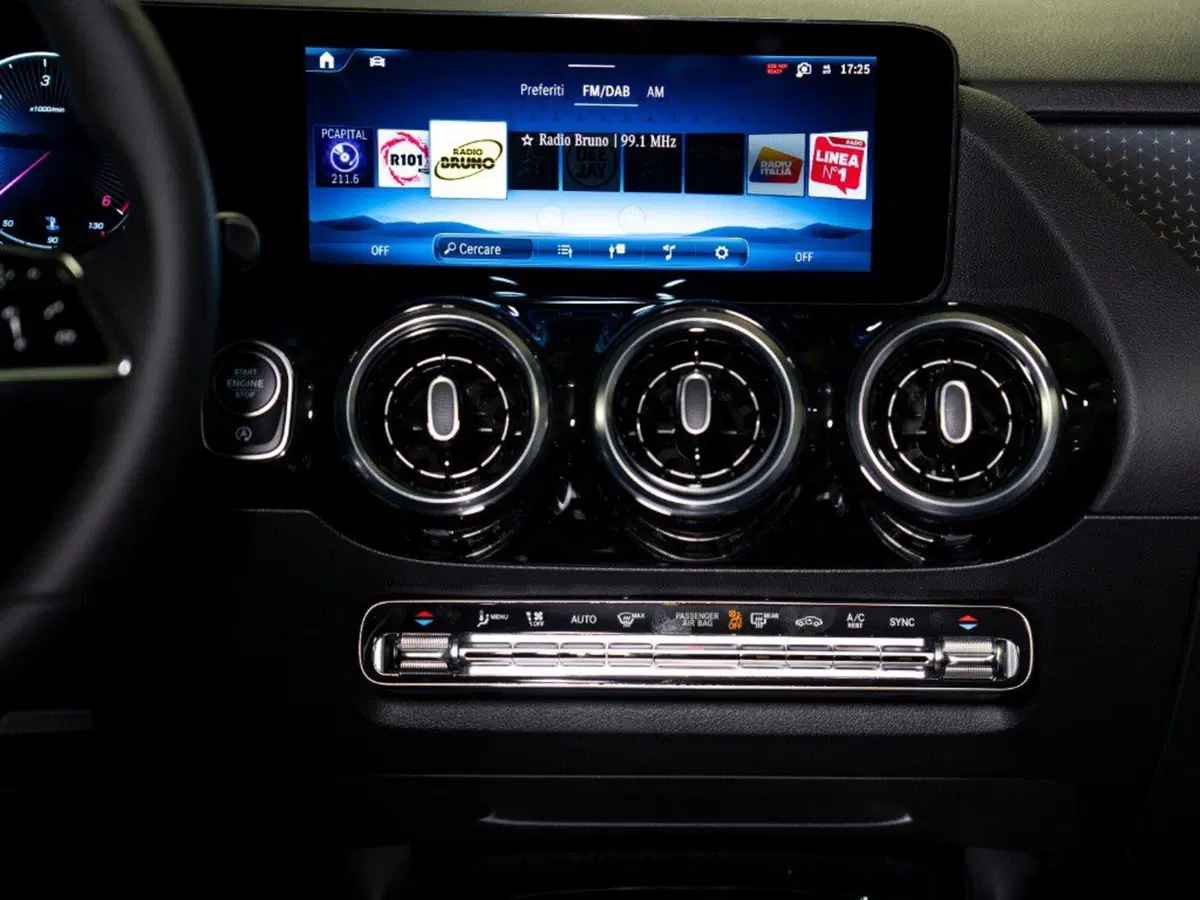 Mercedes-Benz GLA SUV nuova a Ancona (13)