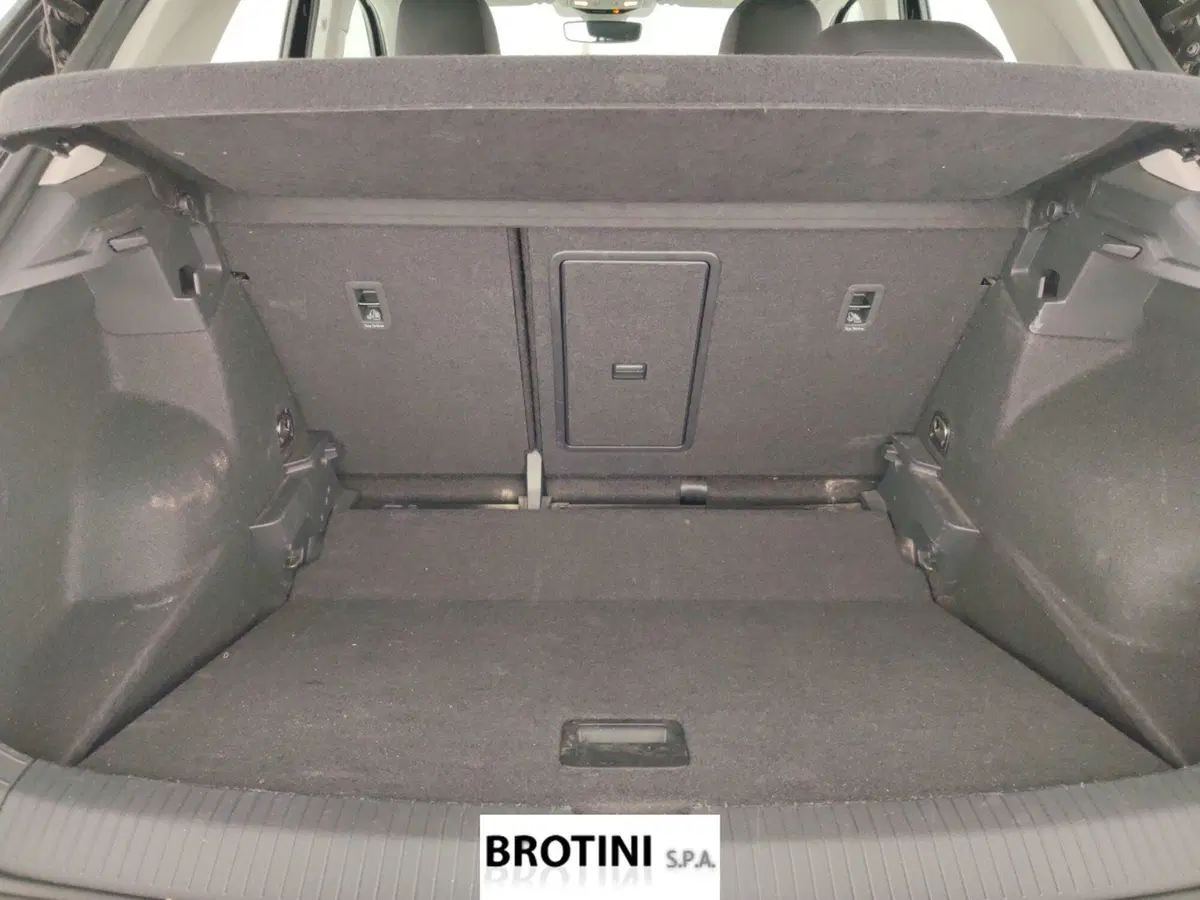 Volkswagen T-Roc usata a Massa-Carrara (15)