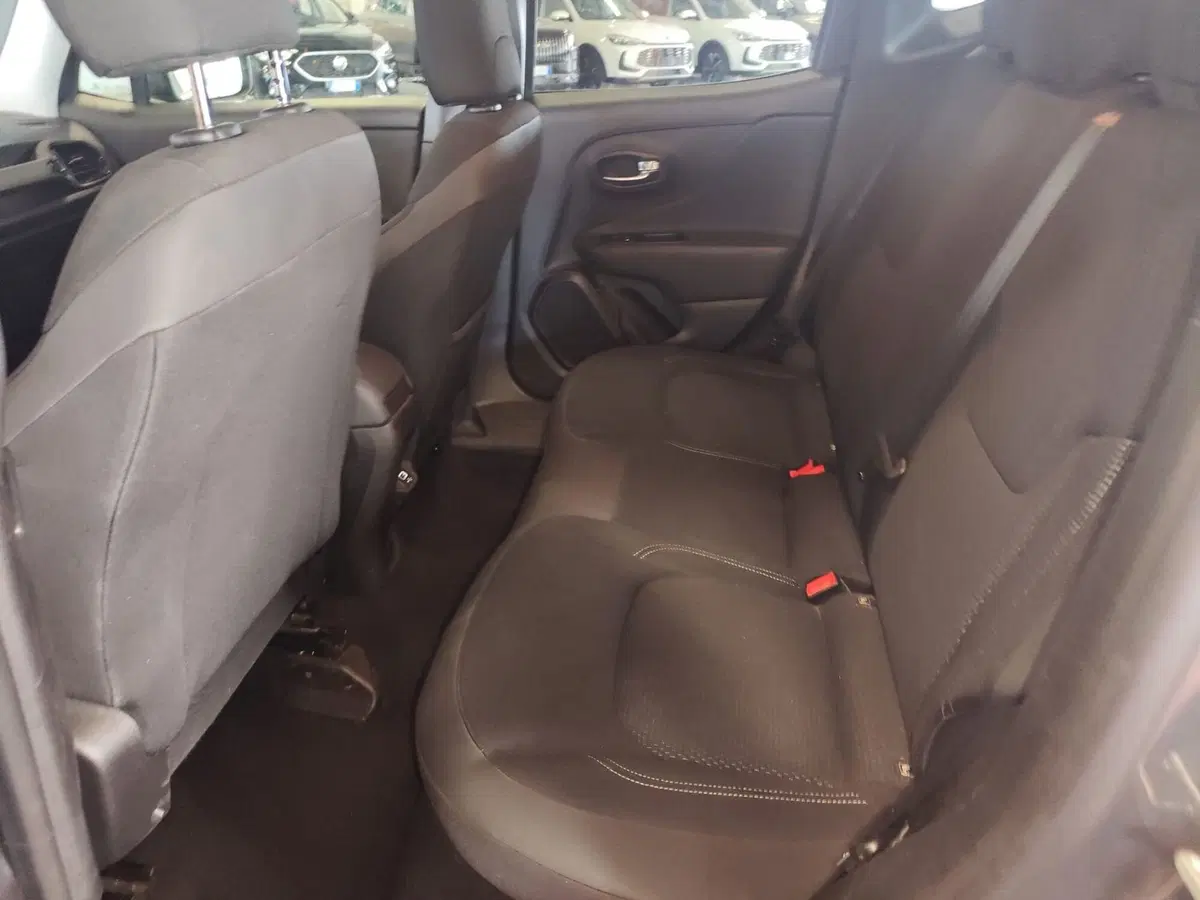 Jeep Renegade usata a Milano (16)