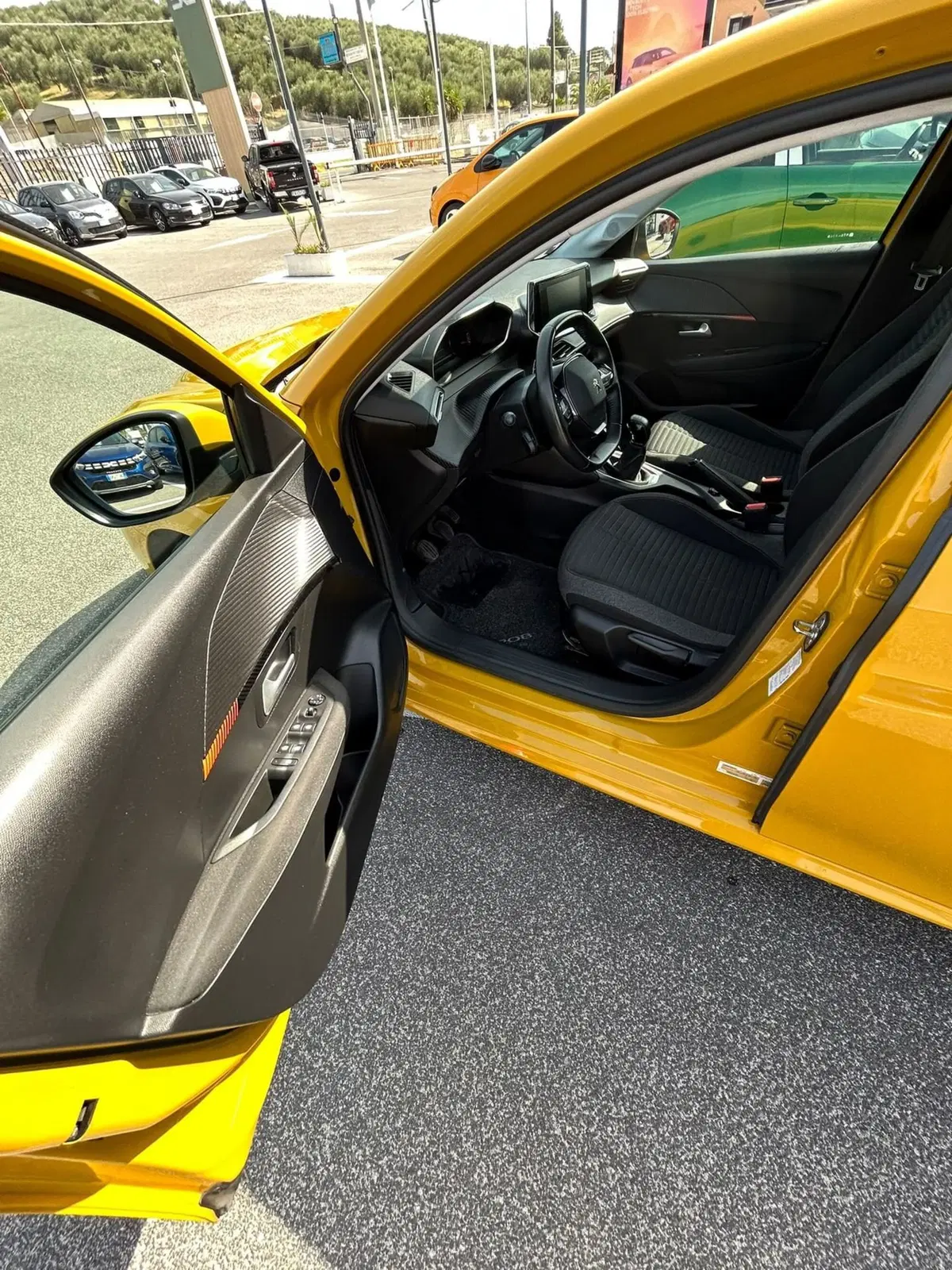 Peugeot 208 usata a Roma (8)
