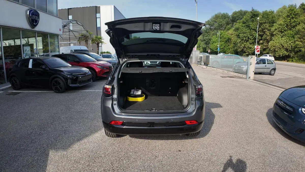 Jeep Compass usata a Venezia (11)